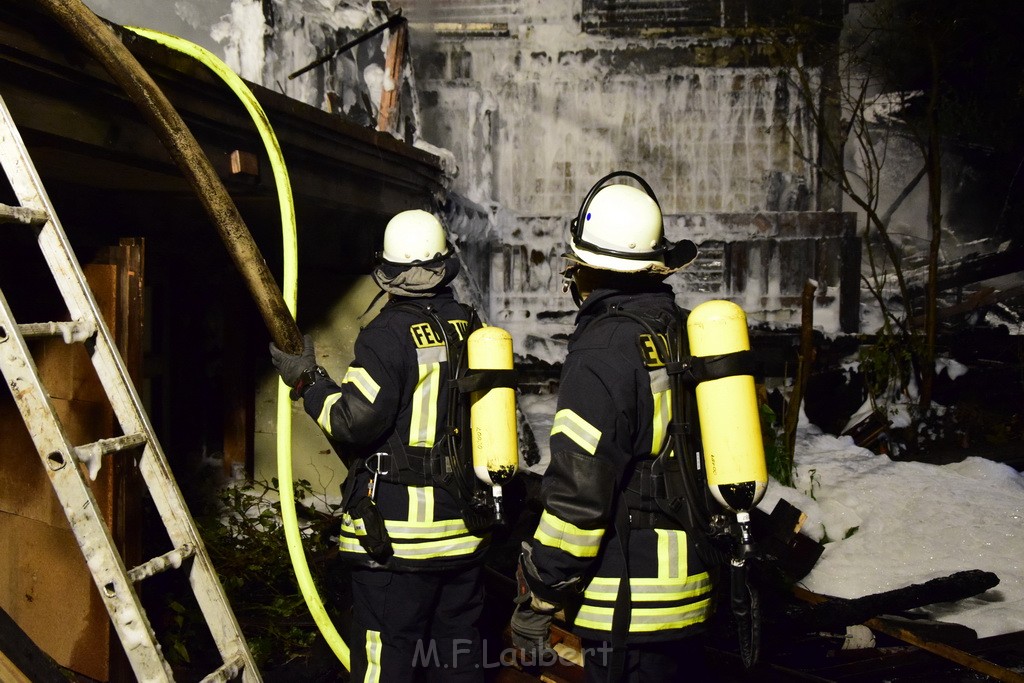 Grossfeuer Einfamilienhaus Siegburg Muehlengrabenstr P0458.JPG - Miklos Laubert